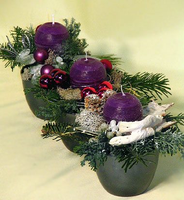 Orchidea ág Borban a vigasság - Finom vörösbor, elegáns díszdobozban, karácsonyias virágos díszítéssel