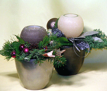 Tombola sorsolása Karácsonyi ajándékkosár, asztaldísszel, Martinivel és Lindt csokival