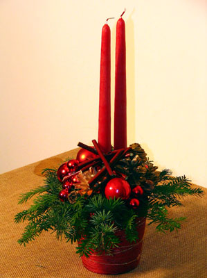 Orchidea ág Borban a vigasság - Finom vörösbor, elegáns díszdobozban, karácsonyias virágos díszítéssel