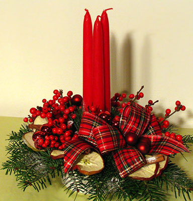 Orchidea ág Borban a vigasság - Finom vörösbor, elegáns díszdobozban, karácsonyias virágos díszítéssel