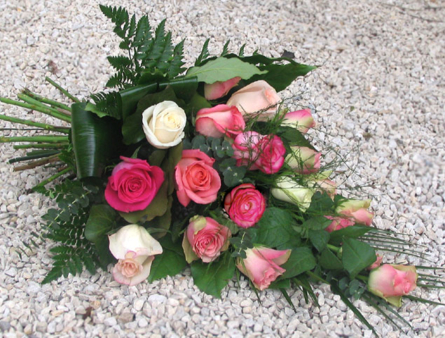 Virágposta - Sírcsokor rózsaszín rózsákkal