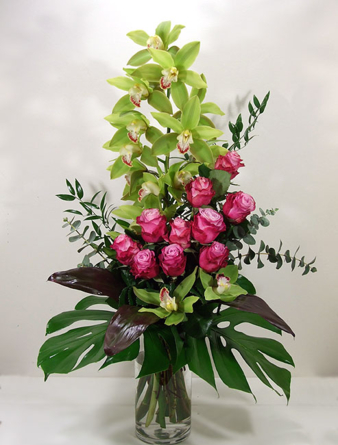 Virágposta - Luxus csokor zöld orchideákkal és rózsákkal