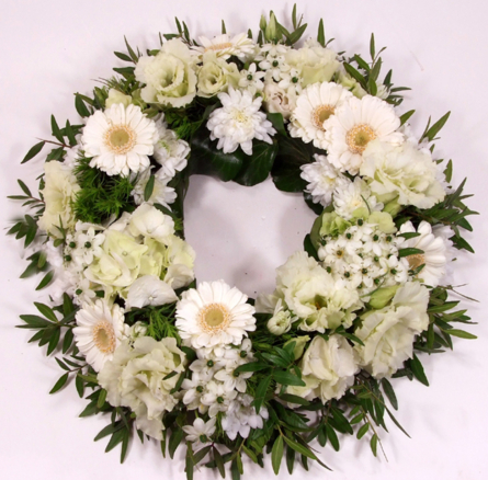 Virágposta - Görögkoszorú 17. - Fehér gerberákkal liziantusszal és apró fehér virágokkal